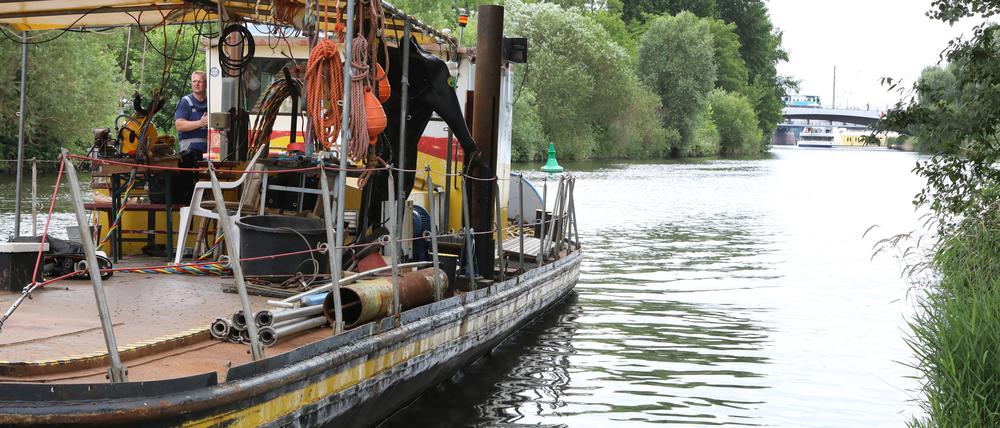 Das Taucherschiff vom Kampfmittelräumdienst des Landes.