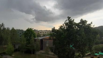 Das Unwetter ist bereits über dem Bornstedter Feld.