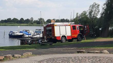 Retter am Bootsanleger in Radewege (Potsdam-Mittelmark)