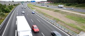 Die A10 ist jetzt auf vier Fahrspuren pro Richtung ausgebaut.