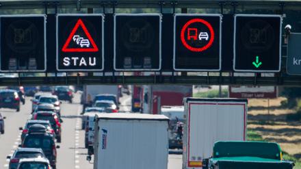 Am Donnerstag beginnen in Brandenburg, Berlin und Hamburg die Ferien. Es drohen volle Straßen (Symbolbild).