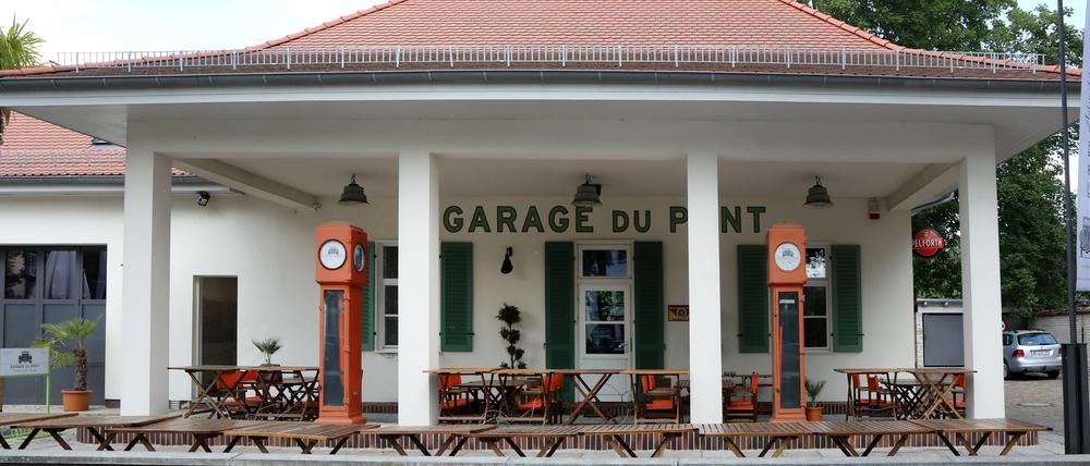 Das "Garage du Pont" in der Berliner Strasse Potsdam nahe der Glienicker Brücke.