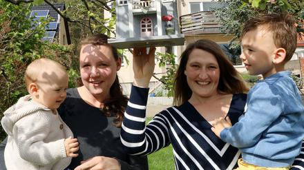 Yvonne und Stefanie Kapala (v.l.) sind verheiratet.