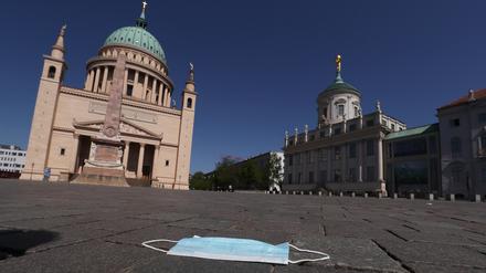 Die Zahl der Maskenmuffel in Potsdam nimmt zu. Bußgelder lehnt die Landesregierung aber ab. 