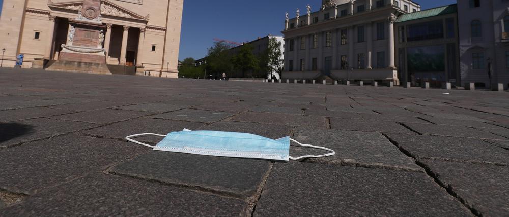 Die Zahl der Maskenmuffel in Potsdam nimmt zu. Bußgelder lehnt die Landesregierung aber ab.