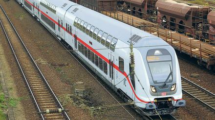 Derzeit fährt nur ein Mal täglich ein IC2 von Potsdam nach Norddeich Mole und abends zurück nach Cottbus. Künftig könnte es zwei Linien mit diesen Zügen geben, die jeweils im Zweistundentakt fahren.