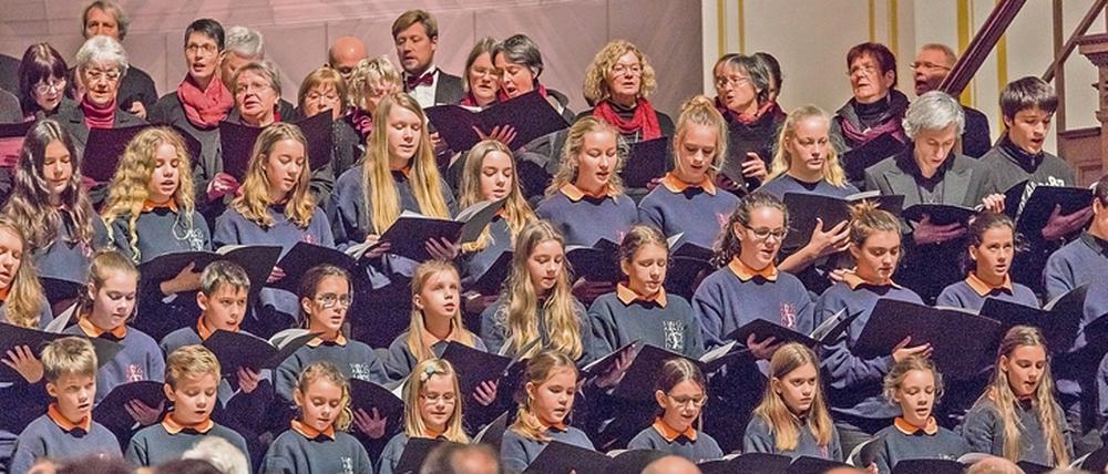 Nicht ohne Risiko. Auch wenn die Auflagen für Chöre – hier das Adventssingen der Potsdamer Chöre in der Nikolaikirche 2017 – gelockert wurden, so bleibt wegen der Aerosol-Problematik die Gefahr einer Verbreitung des Virus.
