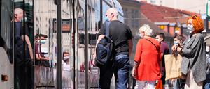 Im öffentlichen Nahverkehr in Berlin und Brandenburg herrscht Maskenpflicht.