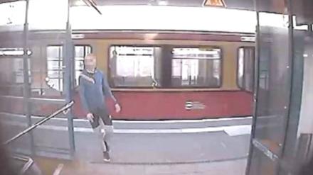Mit Bildern aus einer Überwachungskamera hatte die Polizei tagelang nach dem mutmaßlichen Täter gesucht.