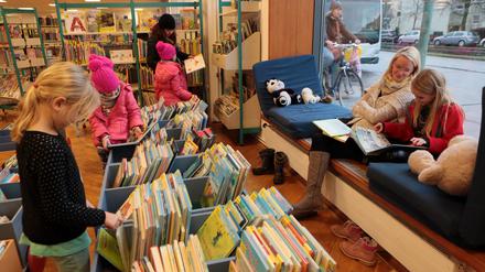 Die Stadtteilbibliothek Am Stern und die Waldstadt-Bibliothek sind wieder länger geöffnet.