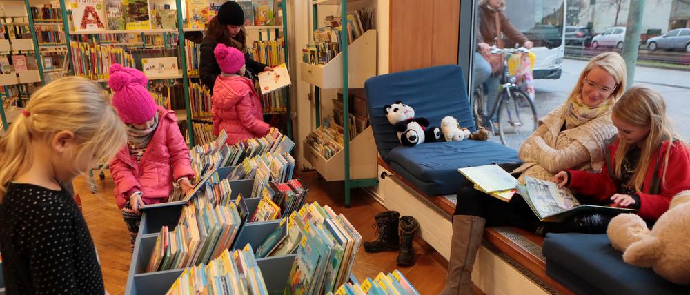 Die Stadtteilbibliothek Am Stern und die Waldstadt-Bibliothek sind wieder länger geöffnet.