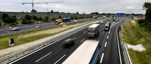 Die Autobahn bei Michendorf kann jetzt auf acht Spuren mit 120 Stundenkilometern befahren werden.