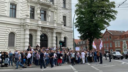 Demo vor dem Verwaltungsgericht in Potsdam wegen Prozess zum Rundfunkbeitrag.