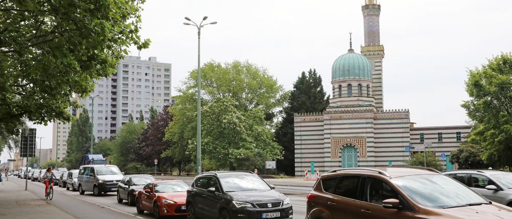 Stau aufgrund von Straßenbauarbeiten in der Zeppelinstraße / Breite Straße.