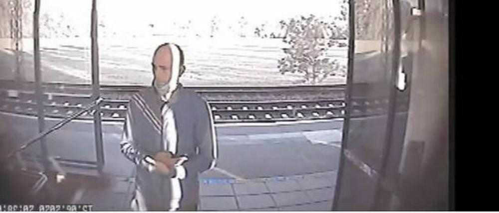Bilder aus der Überwachungskamera des S-Bahnhofs Bernau-Friedenstal.