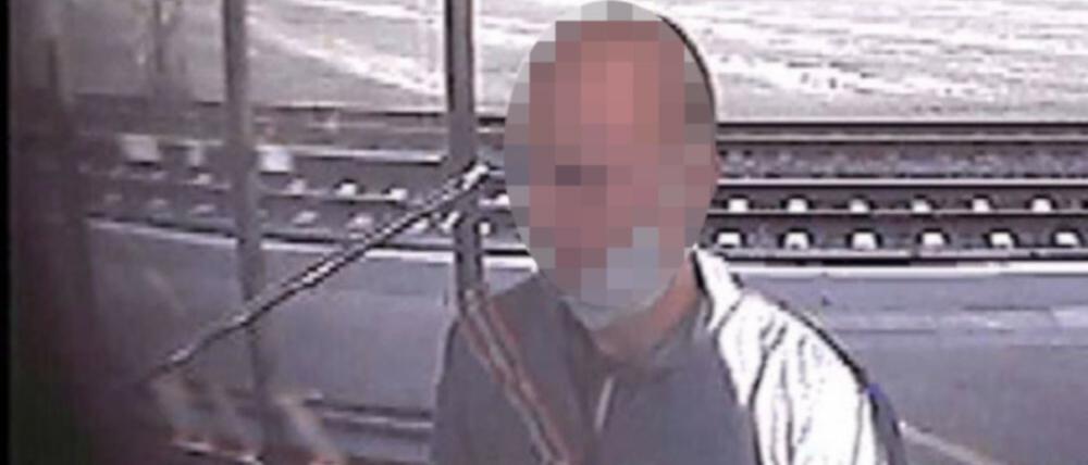 Mit Bildern aus einer Überwachungskamera hatte die Polizei tagelang nach dem mutmaßlichen Täter gesucht.