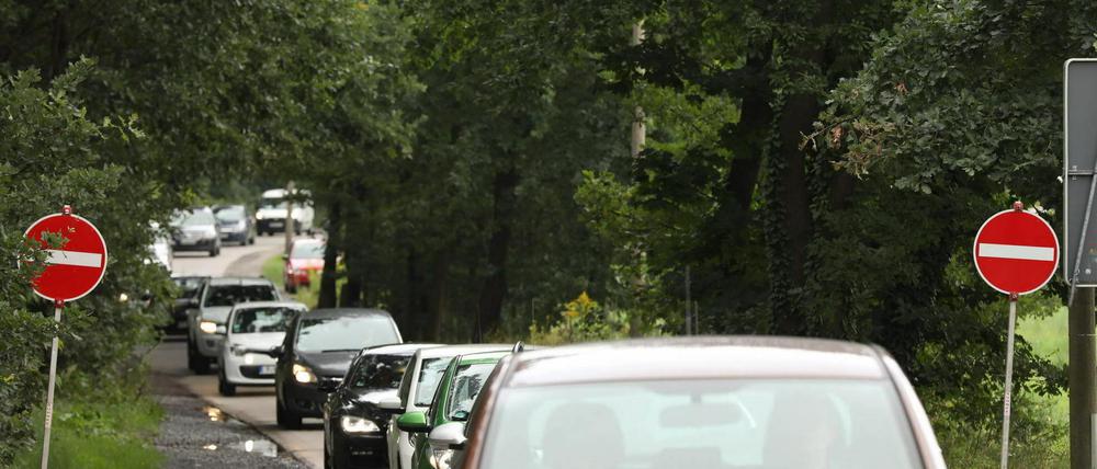Schon jetzt ist B2 in Richtung Norden viel befahren - und der Verkehr verschiebt sich zeitweise auch auf die Nebenstrecken, wie hier bei Nedlitz im Sommer 2017 aufgrund einer Bausstelle auf der Bundesstraße.