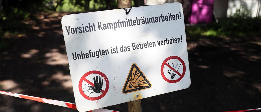 Bei dem gefundenen Blindgänger handelt es sich um eine 250 Kilogramm schwere Fliegerbombe US-amerikanischer Bauart aus dem Zweiten Weltkrieg, teilte die Stadt Potsdam mit.