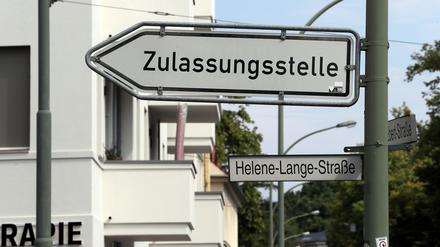 Bei der Kfz-Zulassungsstelle in Potsdam kommt es seit Wochen zu enormen Wartezeiten.