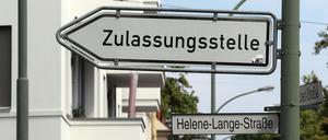 Bei der Kfz-Zulassungsstelle in Potsdam kommt es seit Wochen zu enormen Wartezeiten.
