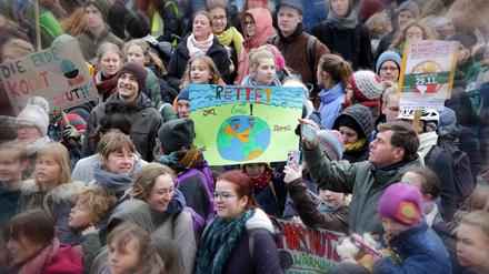 "Fridays for future"-Demo im Herbst 2019 auf dem Alten Markt in der Potsdamer Innenstadt.