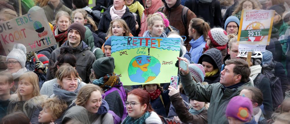 "Fridays for future"-Demo im Herbst 2019 auf dem Alten Markt in der Potsdamer Innenstadt.