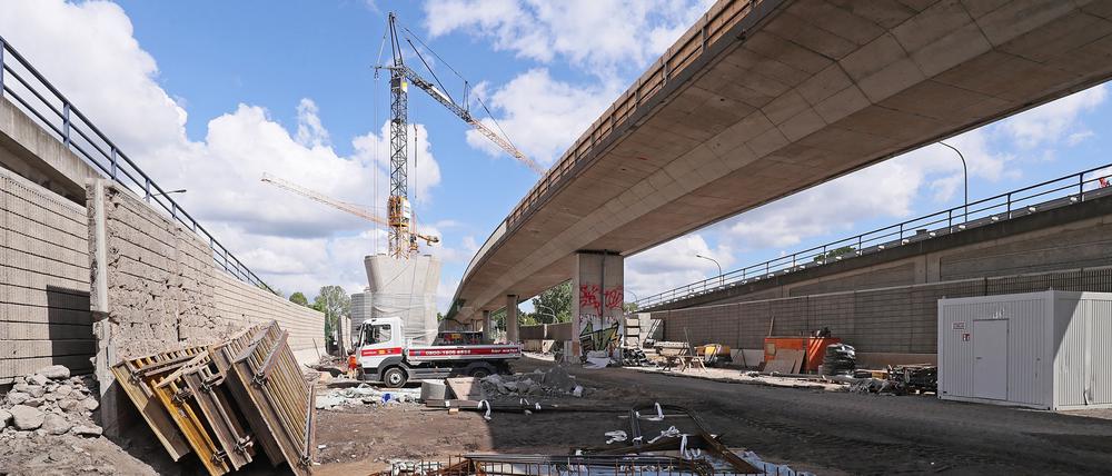 Seit Monaten sorgt die Baustelle an der Nuthestraßenbrücke für Beeinträchtigungen.