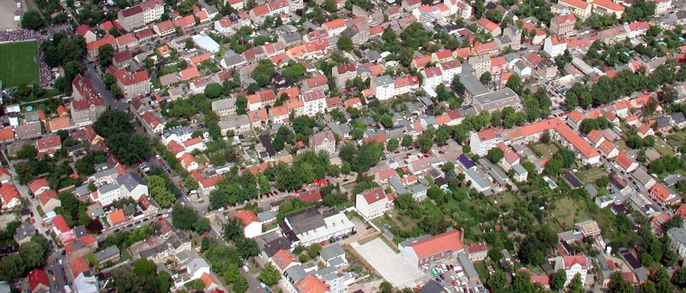 Babelsberg aus der Luft mit dem Karl-Liebknecht-Stadion (li.).