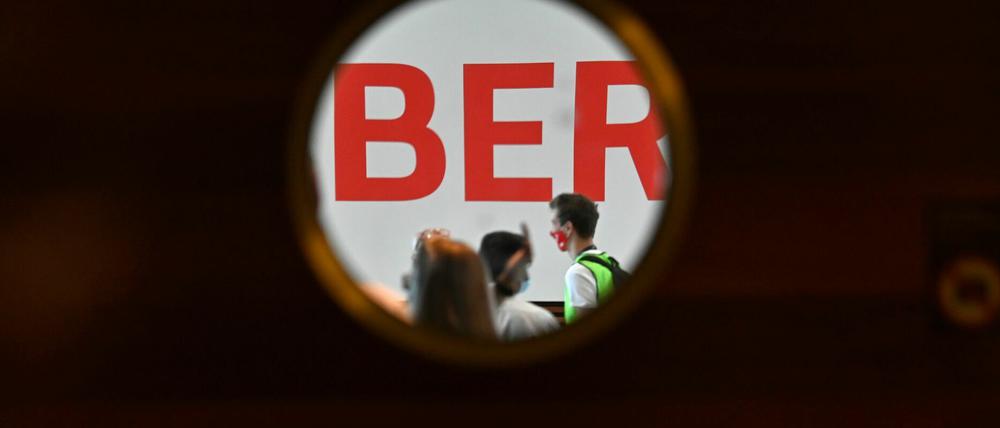 Auf dem BER-Flughafengelände schaut man derzeit in alle Ecken.