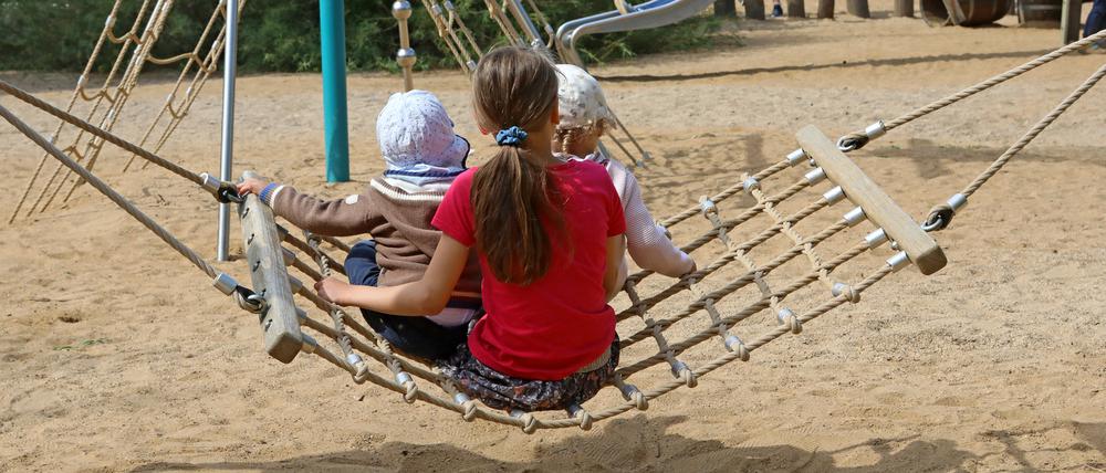 Spielplätze in Potsdam  - auf vielen Spielplätzen fehlen schattige Bereiche.