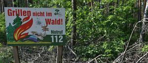 Das trockene und sehr warme Wetter sorgt für Waldbrandgefahr: Rauchen und Grillen im Wald sollte tunlichst unterlassen werden.