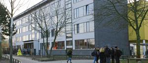 An der Maxim-Gorki-Schule in Kleinmachnow begann der Unterricht unter besonderen Bedingungen (Archivfoto).