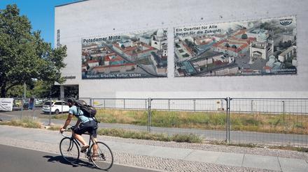 Potsdamer Mitte. Im Herbst könnte das Vergabeverfahren für die Bebauung der Grundstücke um die Stadt- und Landesbibliothek starten. Nach der erfolgten Bebauung wäre dann auch die große Brandmauer des Bildungsforums nicht mehr zu sehen.