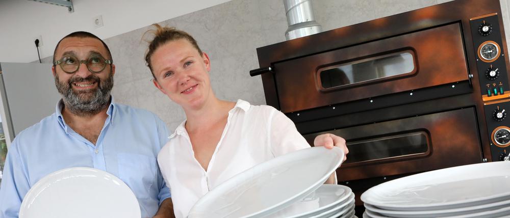 Franco Cremonini und seine Partnerin Andrea Mehnert eröffnen die "Pizza Fabrik" im Bornstedter Feld.