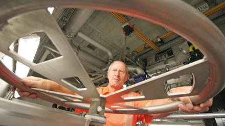 Anlagenmechaniker Manfred Kundrat unterhält und wartet das Pumpwerk Am Stern.