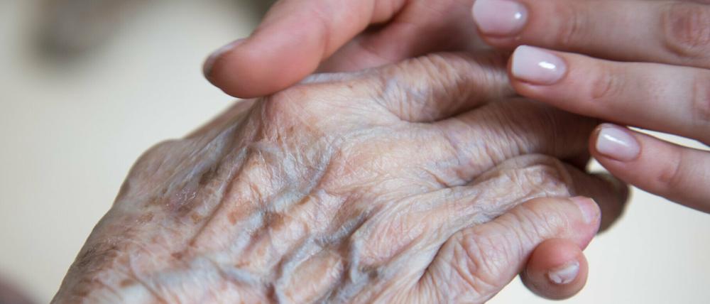  flegende Angehörige geraten in Brandenburg häufig an ihre Belastungsgrenzen. 
