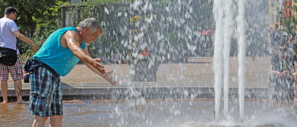 Der Brunnen am Luisenplatz - Baden ist hier wohl bald nicht mehr erlaubt.