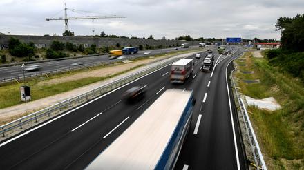 Die ausgebaute A10 zwischen Potsdam und Nuthetal. Die Raststätte soll bei Satzkorn entstehen.