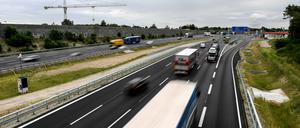 Die ausgebaute A10 zwischen Potsdam und Nuthetal. Die Raststätte soll bei Satzkorn entstehen.