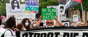 Anlass für die Gespräche ist die Demonstration gegen Rassismus in Potsdam vom Samstag.