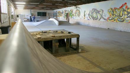 So sah die abgerissene Skater-Halle  in der Potsdamer Kurfürstenstraße 2006 aus.
