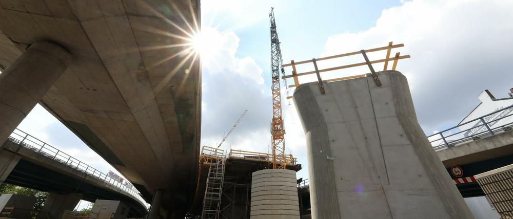 Seit 2019 wird im Bereich der Hochstraßenbrücke an der Nuthestraße gebaut.