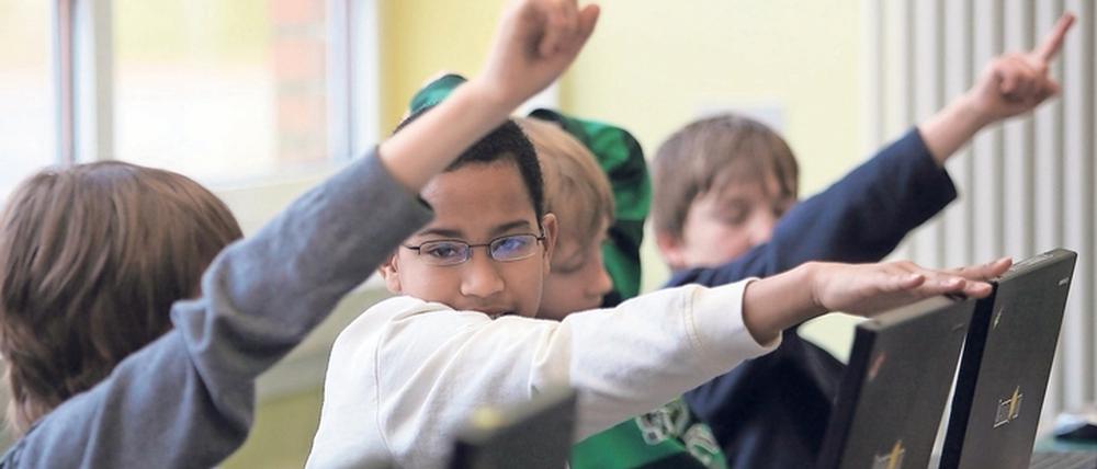 Datenschutzschwierigkeiten in Schulen. Offenbar gab es schon vor Monaten erste Hinweise auf den laxen Umgang mit persönlichen Daten von Eltern und Schülern bei Computeranwendungen an mittelmärkischen Schulen.