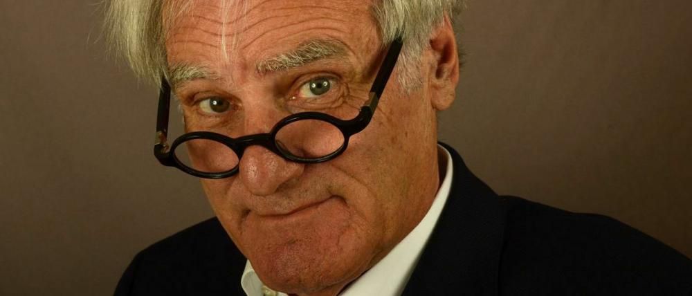 Julius H. Schoeps ist Gründungsdirektor des Potsdamer Moses Mendelsohns Zentrums für europäisch-jüdische Studien. Er erhält das Große Bundesverdienstkreuz.