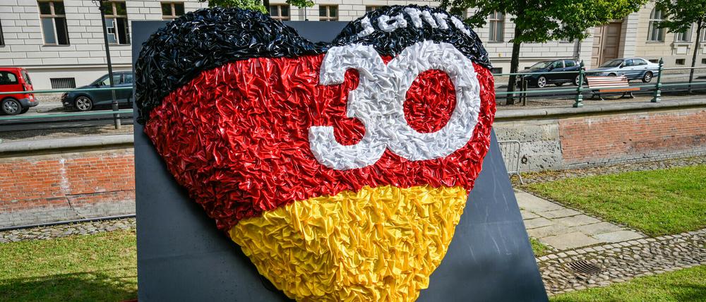 Einheitsherz im Stadtkanal in Potsdam - oder doch ein Treueherz aus dem Supermarkt?