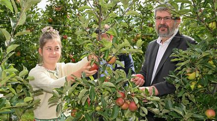Apfelprinzessin Amanda Börnicke, Apfelprinzessin und Landwirtschaftsminister  Axel Vogel (Bündnis 90/Die Grünen).