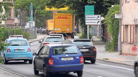 Stau auf der Behlertstraße.