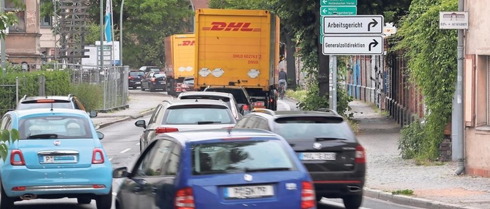 Stau auf der Behlertstraße.