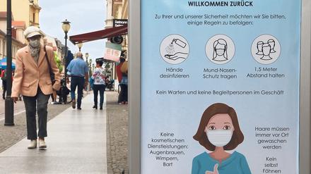 Maskenpflicht und Abstand sind momentan die Mittel der Wahl zur Eindämmung der Corona-Pandemie. 
