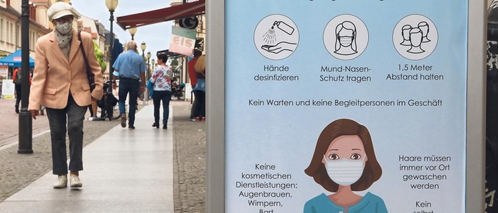 Maskenpflicht und Abstand sind momentan die Mittel der Wahl zur Eindämmung der Corona-Pandemie. 